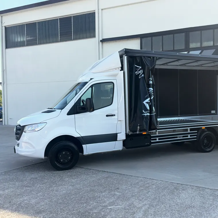 Dalla linea elegante e sportiva su base Mercedes-Benz alla praticità impeccabile della struttura.